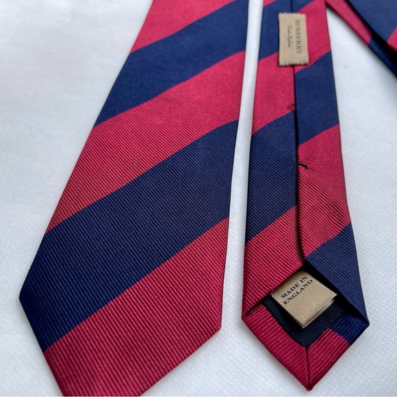 🔥STUNNING🔥🆕💯ICONIC BURBERRY HORSEFERRY NAVY RED CREST SLIM MOTIF TIE🔥 - Picture 9 of 16